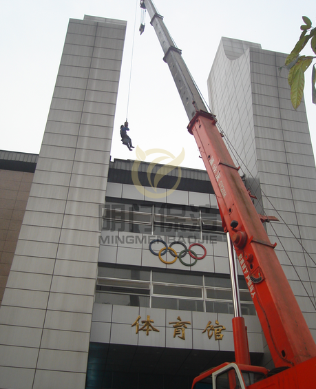 重庆體(tǐ)育馆高空外墙清洗